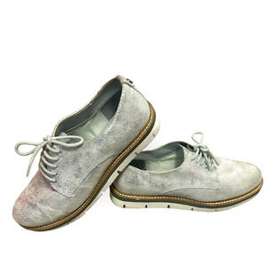 Carmela size 9 metallic  hybrid sneaker dress shoes in excellent condition